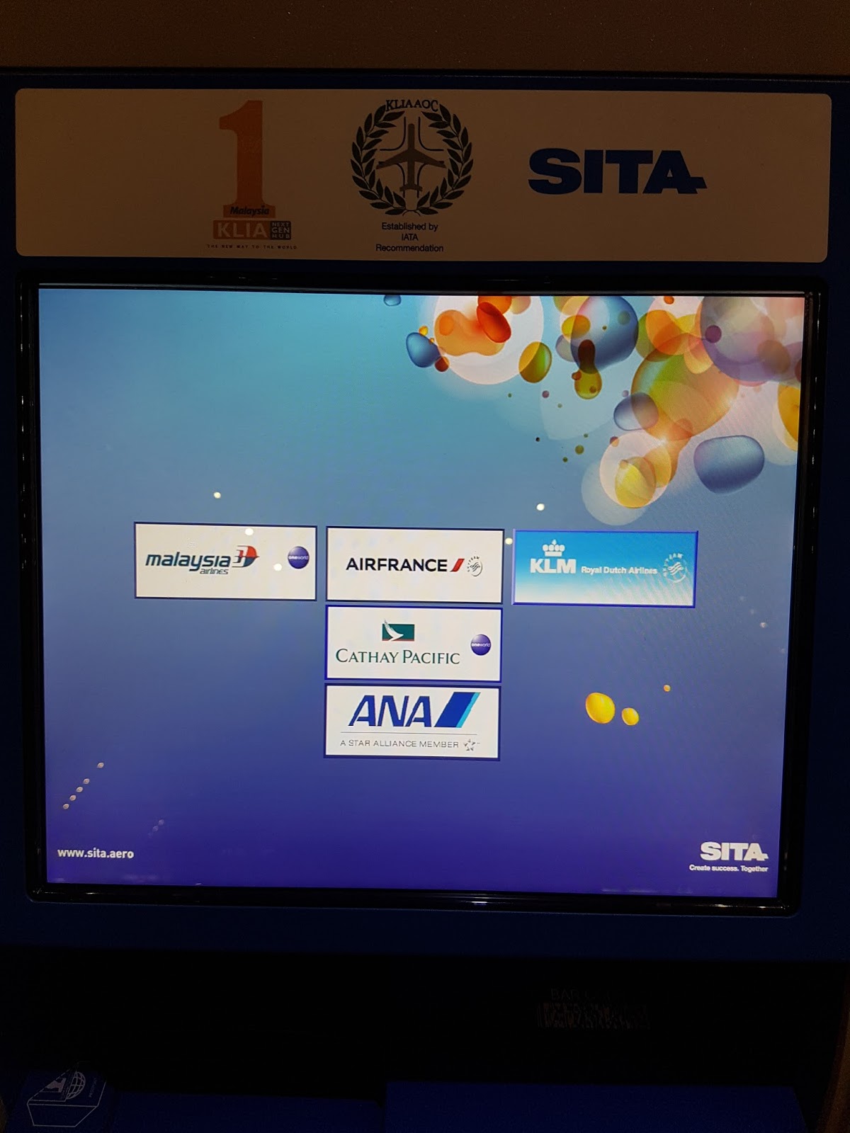 KL Holiday KLIA self check in and self print baggage tag kiosk