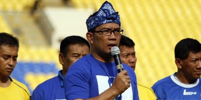 Serukan Seluruh RW Nonton Bareng Persib, Ridwan Kamil: Jangan Bawa Pacar Teman Serukan Seluruh RW Nonton Bareng Persib, Ridwan Kamil: Jangan Bawa Pacar Teman