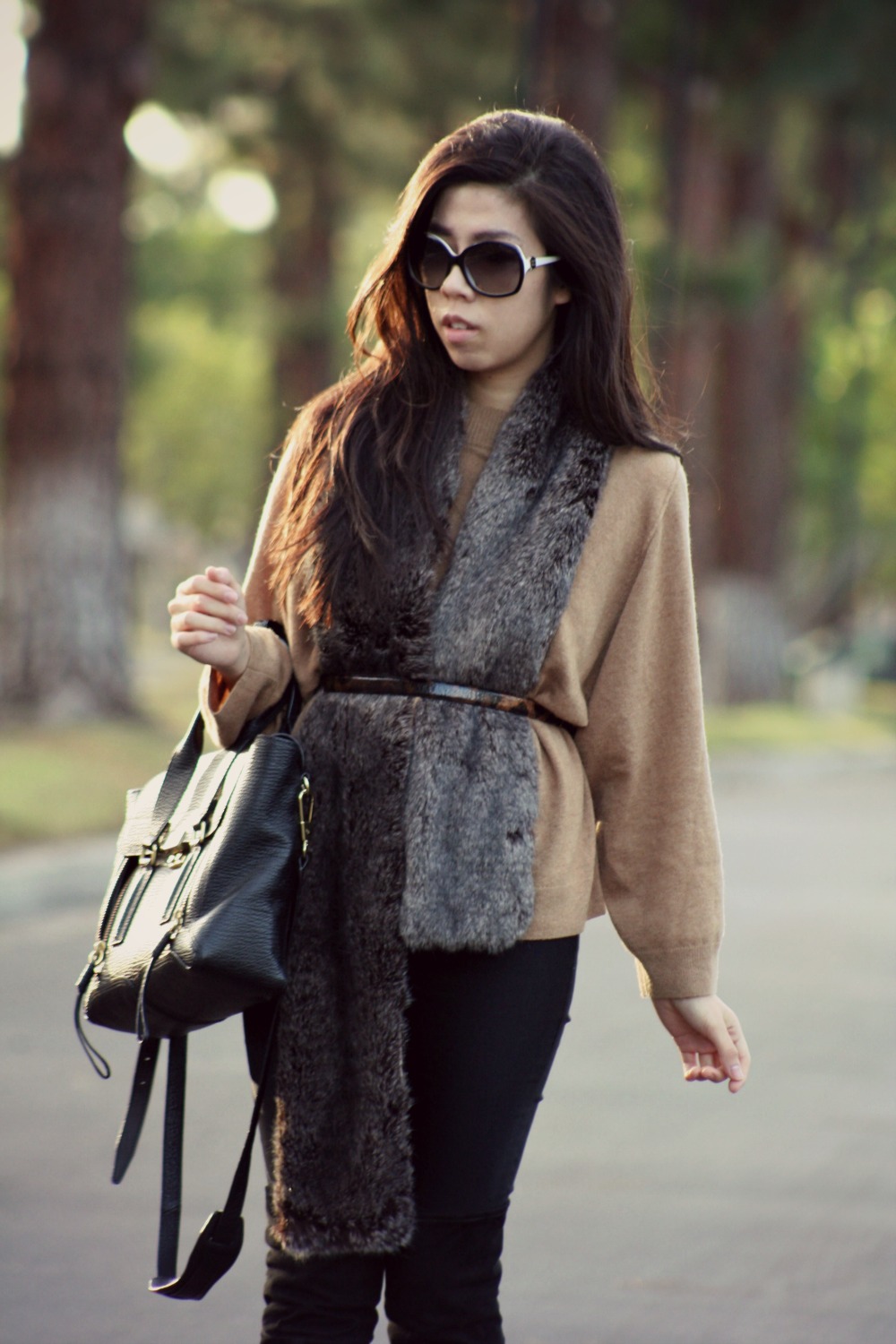 20 Comfy Outfits With Fur Scarves - Styleoholic