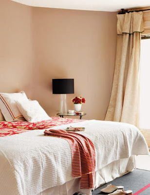 decoro sin decoro: Decoración de un piso con detalles rojos