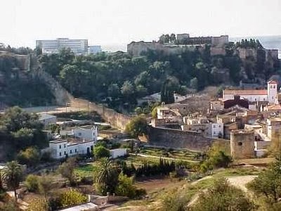 Muralla medieval, Remolins al fons