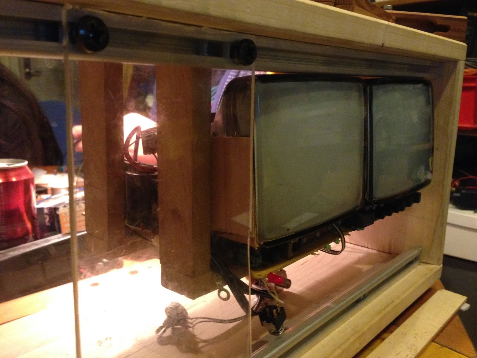 Dögenigt's Lab DIY Modular 1 Wooden case and CRTmonitors.