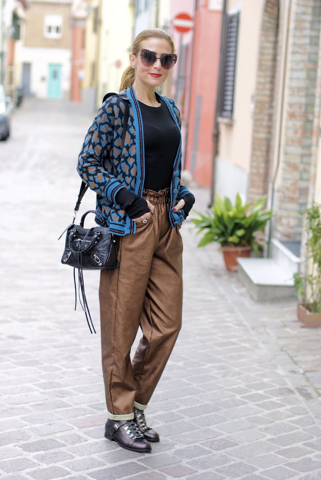How to wear paperbag waist pants on Fashion and Cookies fashion blog, fashion blogger style