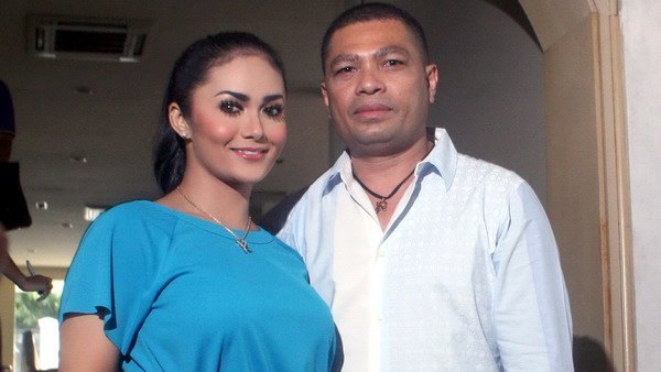 Empat Kasus Perselingkuhan Artis Indonesia Paling Menghebohkan Empat Kasus Perselingkuhan Artis Indonesia Paling Menghebohkan