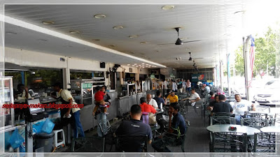 Restoran yang luas dan selesa