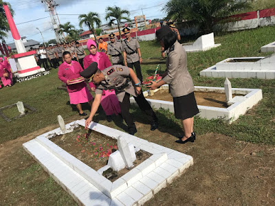 Dalam Rangka HUT Bhayangkara ke - 72, Polres Melawi Ziarah Makam Taman Bahagia Kota Juang