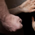 Il Giornale parla di un gay violentato da una donna. I lettori replicano che lui l'avrebbe avrebbe dovuta ammazzare