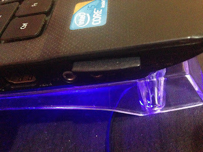 Port SD Card pada Laptop Port SD Card pada Laptop