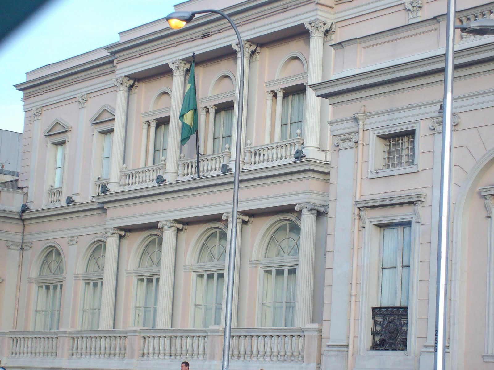 Felizmente Solteira .. Embaixada do Brasil