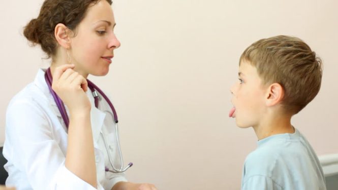 Ternyata Ini Dia Alasan Dokter Memeriksa Lidah Untuk Mengetahui Kesehatan Kita Ternyata Ini Dia Alasan Dokter Memeriksa Lidah Untuk Mengetahui Kesehatan Kita