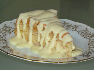 Prajitura cu ananas si sos de vanilie /  Pineapple cake with  vanilla sauce
