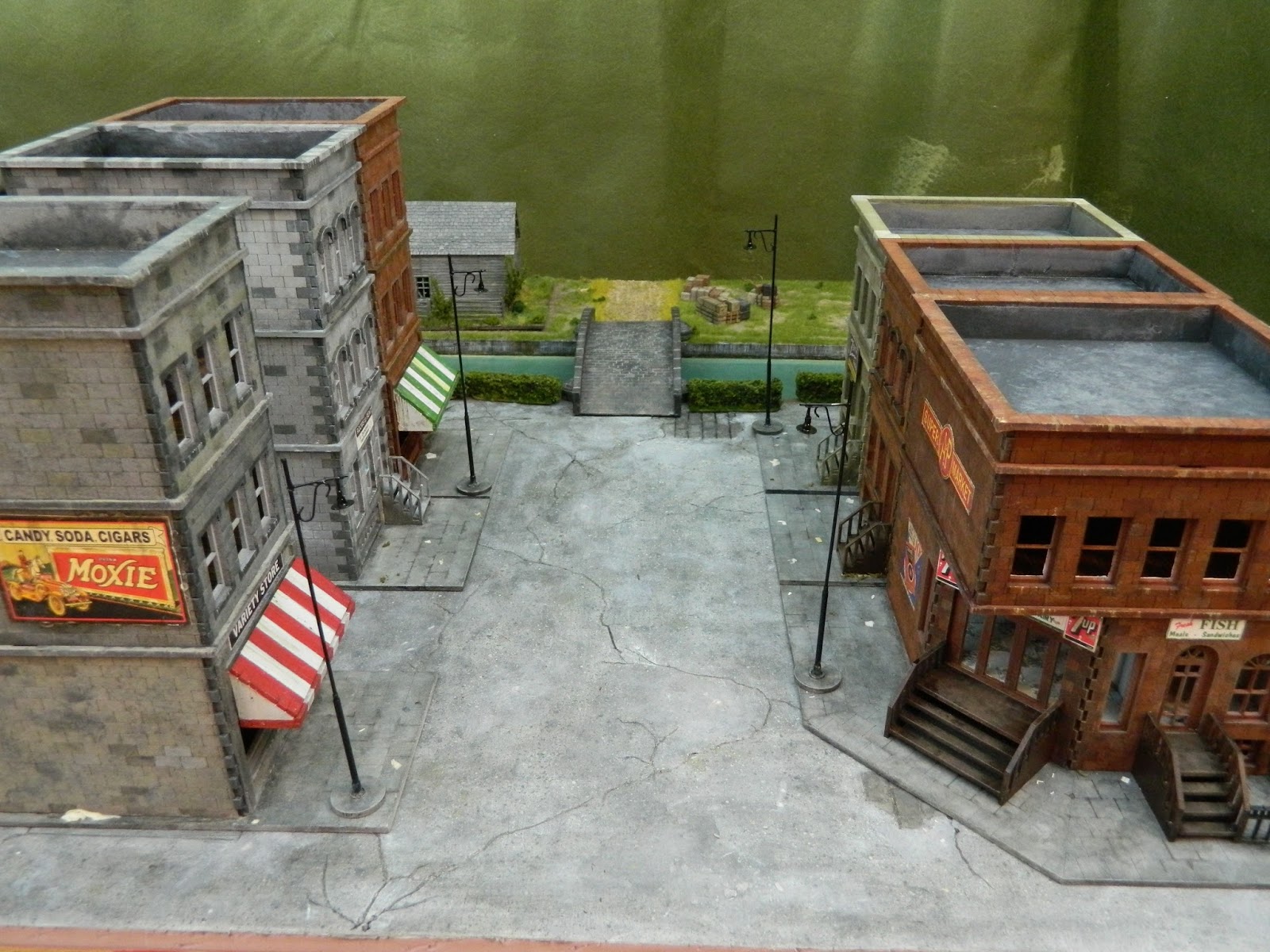 mordheim - Not exactly Mordheim terrain - Page 3 Pulp%2BAlley%2BTable%2BFeb%2B8th%2B006