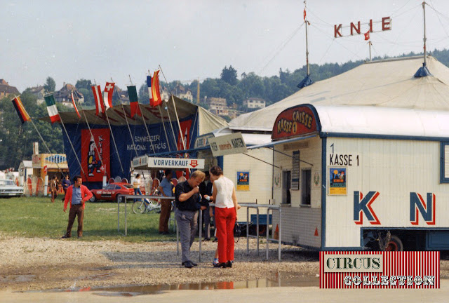Cirque National Suisse Knie 1970 Façade d'entrée, chapiteau et roulottes caisses du Cirque National Suisse Knie 1970