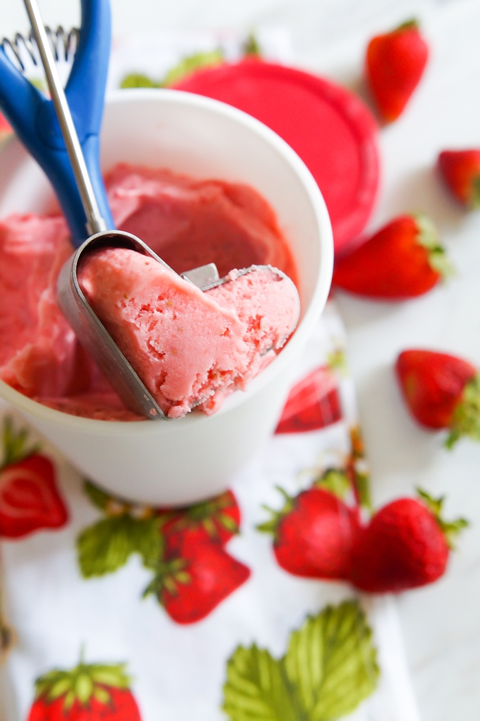 How to Make Frozen Yogurt at Home. Strawberry ♥ bakeat350.net for The Pioneer Woman Food & Friends