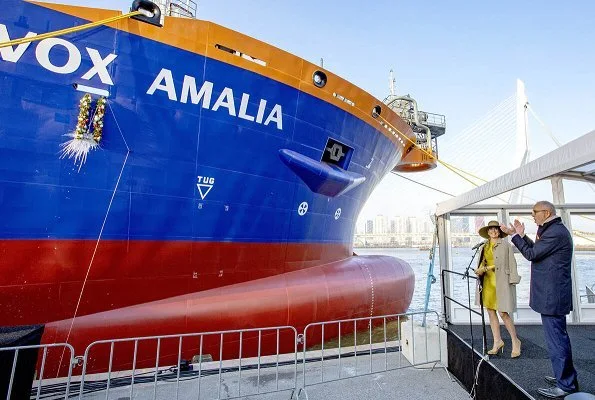 Van Oord’s new trailing ship, the Vox Amalia. Its twin ship, the Vox Alexia. Queen Maxima wore Natan coat and dress