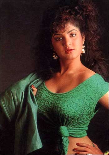 Boolywood Beauty Divya Bharti S Incomplete Films Cute And Sexy Photos Pics Wallpapers