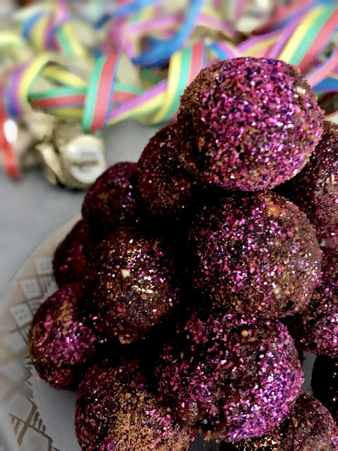 Passionately Raw! Gold And Glitter - Festive Sugarplums For The New Year
