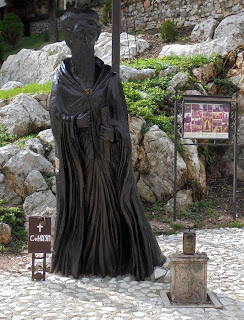 ο ανδριάντας του αγίου Ναούμ στο ομώνυμο μοναστήρι της Οχρίδας