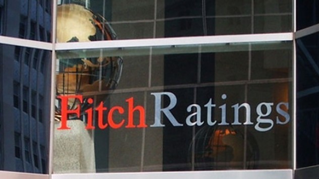 Fitch: Αναβαθμίζει την Ελλάδα σε "CCC"  