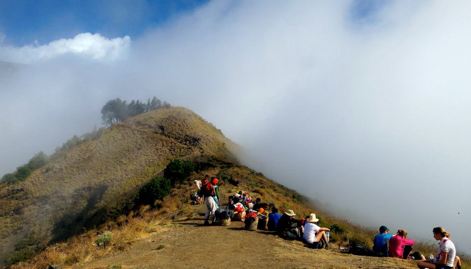 Plawangan Sembalun 2639 meter Gunung Rinjani Plawangan Sembalun 2639 meter Gunung Rinjani