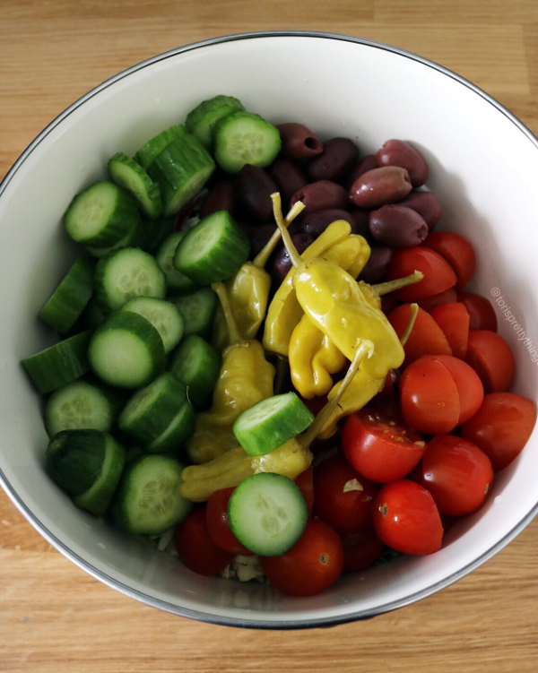Simple Summer Salad Recipe - Tori's Pretty Things Blog Simple Summer Salad Recipe - Tori's Pretty Things Blog