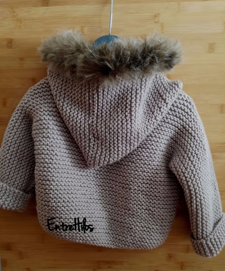 abrigo tejido a dos agujas