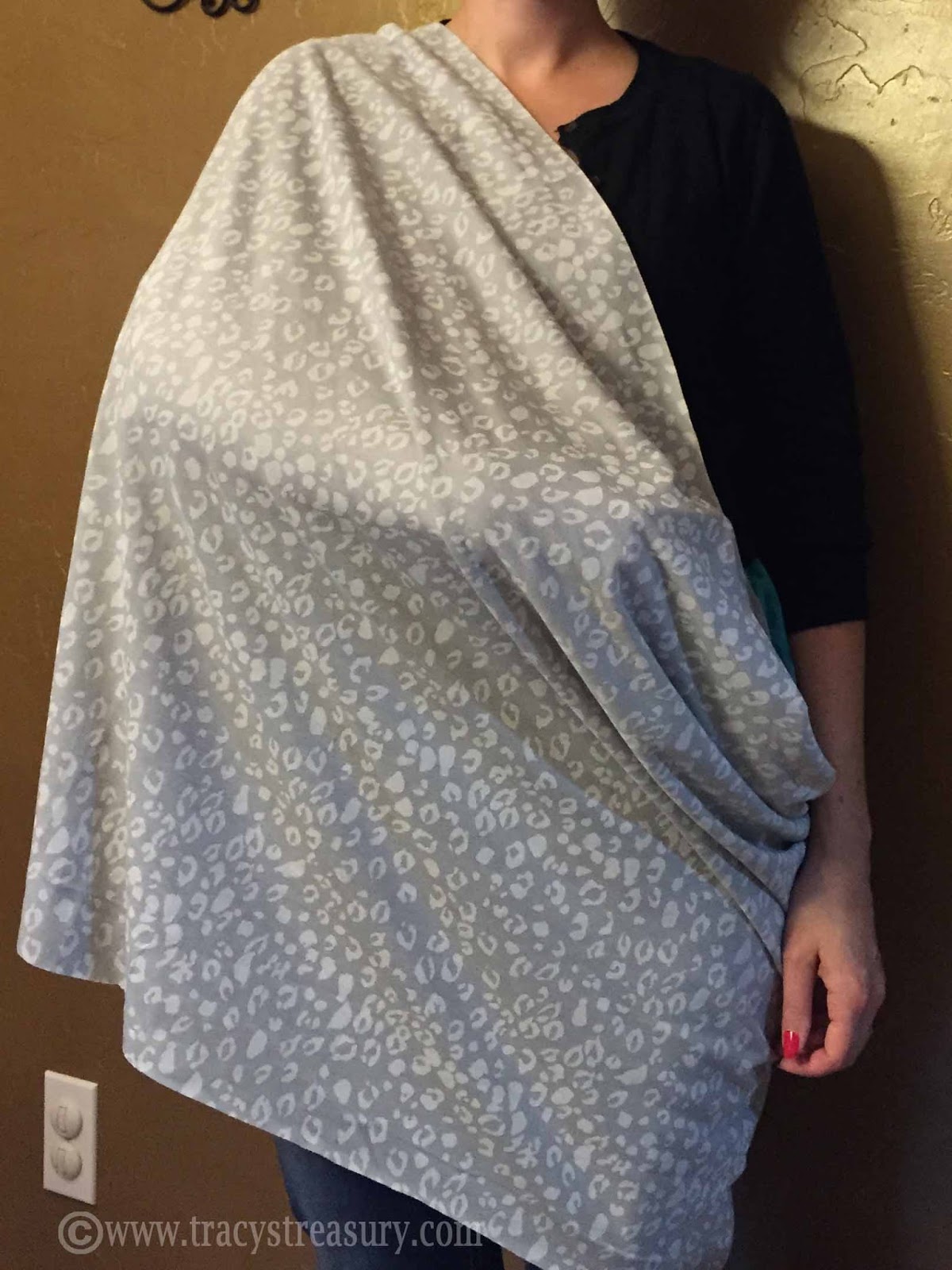 Tracy's Treasury Easy DIY Infinity Scarf / Nursing Cover