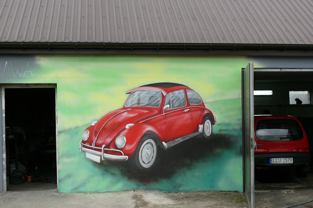 VW Garbus - malowidło Malowanie VW Garbusa, aranżacja warsztatu mechanicznego