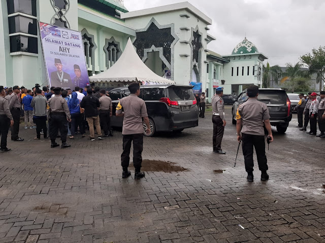 Kapolres Pangkep Pimpin Pengamanan Giat Kunjungan Partai Demokrat Agus Harimurti Yudhoyono di Kabupaten Pangkep.