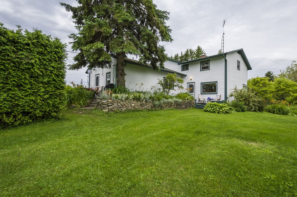 859 Lakeshore Rd, Grafton, Ontario