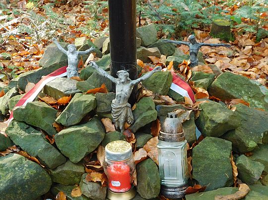Krzyż partyzancki między Balinką i Gorylką. Krzyż partyzancki między Balinką i Gorylką.