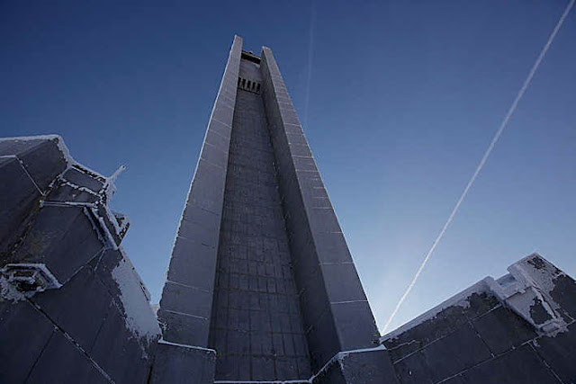 Monumento Buzludzha forma OVNI sovietico edificio