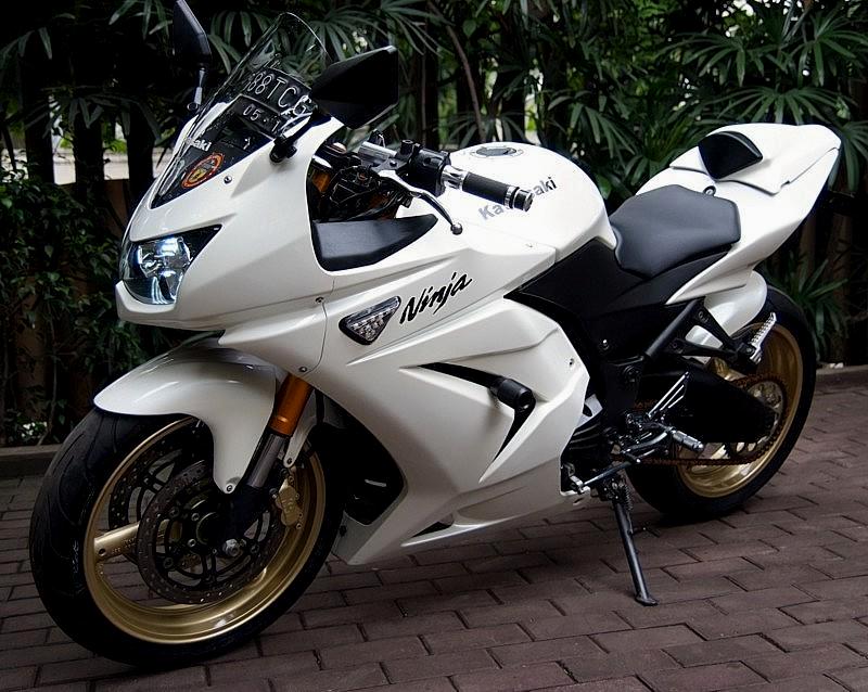 OTOMOTIF INDONESIA: Mendesain dan memodifikasi Tunggangan Kawasaki