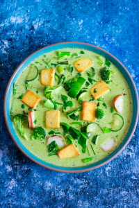 How to make vegan thai green curry recipe, asian curry recipe, how to make thai curry without fish sauce, vegan green curry recipe at www.oneteaspoonoflife.com