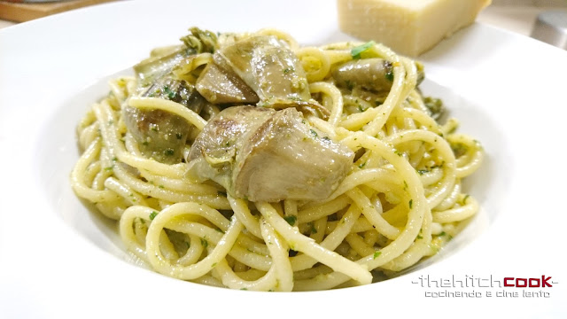 Spaghetti con alcachofas y pesto de espinacas y nueces Spaghetti con alcachofas y pesto de espinacas y nueces