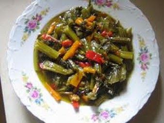 Kereviz kökü ve sapı pişirmek Kereviz kökü ve sapı pişirmek