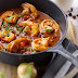 Wokrecepten: scampi in tomatenroomsaus.
