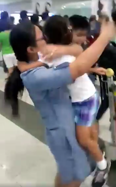 HEART BREAKING! OFW Mom Reunionites with Her Children Made the Internet Burst into Tears! HEART BREAKING! OFW Mom Reunionites with Her Children Made the Internet Burst into Tears!