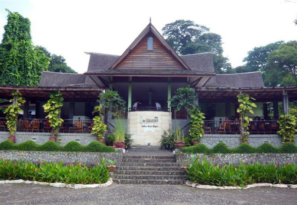 Bersantap di Cafe De daunan dalam lokasi kebun raya Bersantap di Cafe De daunan dalam lokasi kebun raya