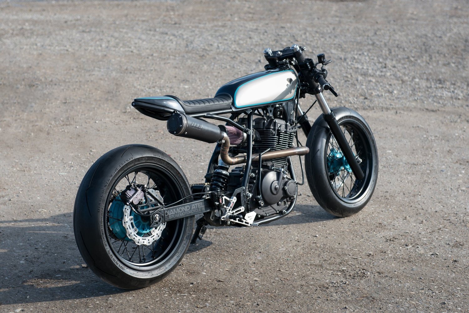 DR650 Street Inazuma café racer