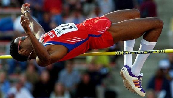 El mayor escándalo de dopaje que involucró al deporte cubano ocurrió en los Panamericanos de Winnipeg-99, cuando fueron despojados de sus títulos el recordista mundial en salto de altura, Javier Sotomayor, y tres pesistas. El mayor escándalo de dopaje que involucró al deporte cubano ocurrió en los Panamericanos de Winnipeg-99, cuando fueron despojados de sus títulos el recordista mundial en salto de altura, Javier Sotomayor, y tres pesistas.