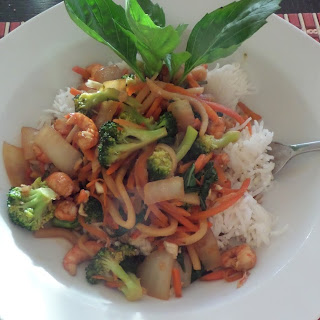 Garlic Shrimp Stir Fry:  a healthy stir fry made with shrimp, vegetables, and lots of garlic.