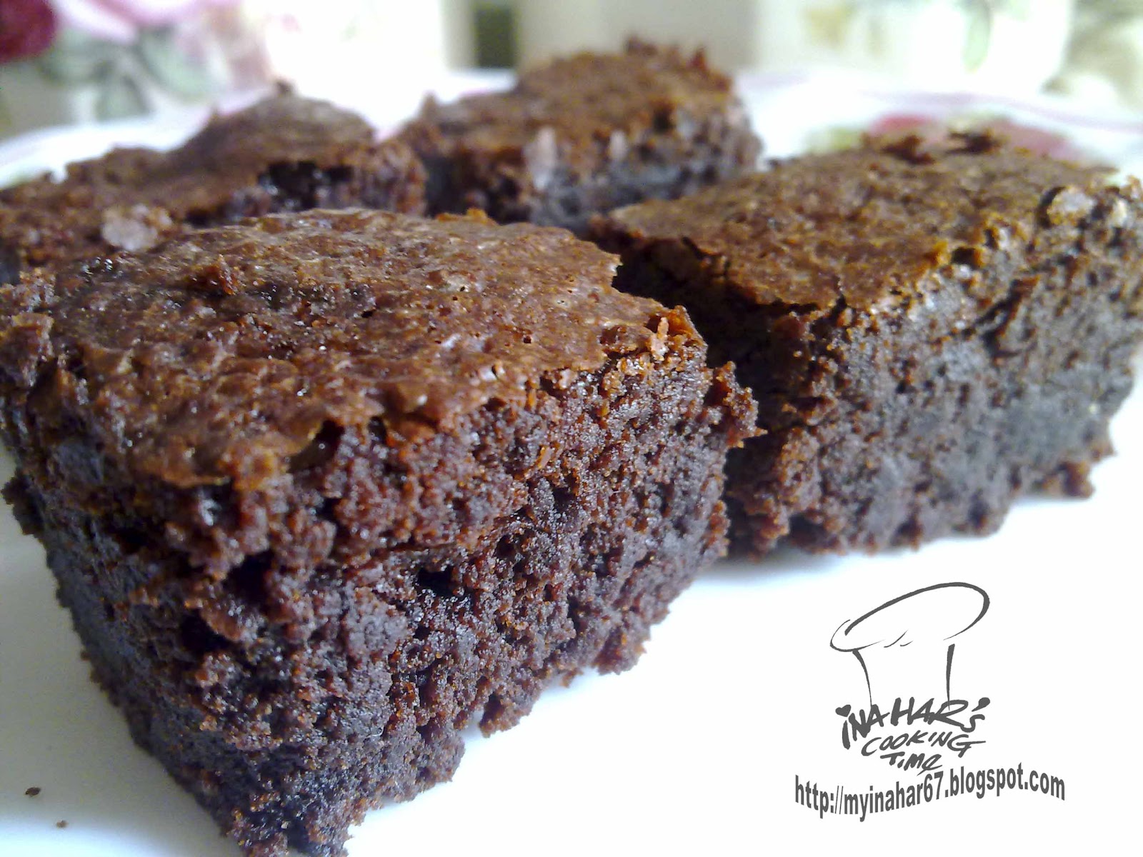INAHAR'S COOKING TIME! CHEWY GOOEY YUMMY BROWNIES