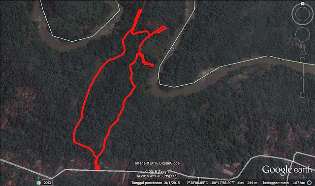 Track jalur hiking menuju air terjun Gobang. Track jalur hiking menuju air terjun Gobang.