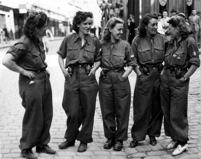 30 Vintage Photos of Beautiful Female Partisans and Resistance Fighters