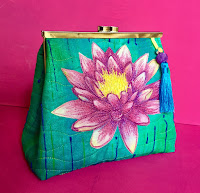 https://www.bernina.com/de-DE/Events-DE/Creative-Center/Kurse-Workshops/International/Freihandsticken-%E2%80%93-Wasserlilien-Taschlein