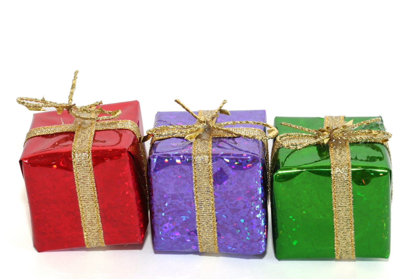 Как получить 3 подарок. Блестящий подарок. Разноцветные подарки. Подарок зеленый. Разноцветные коробки для подарков.