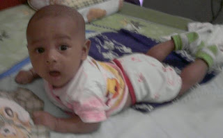 Motorik Bayi usia 2 bulan Motorik Bayi usia 2 bulan