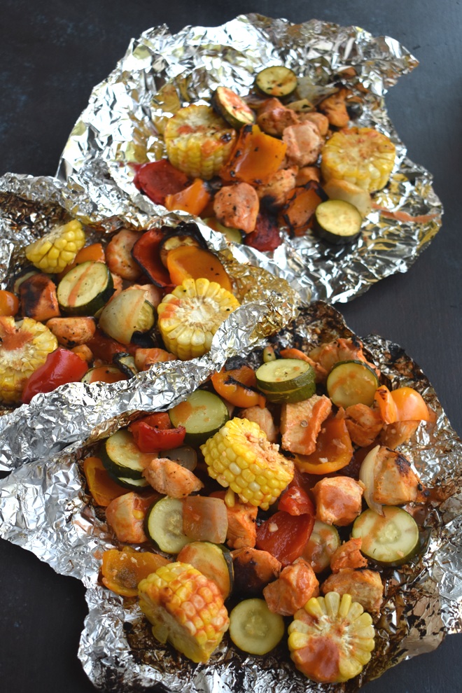 Buffalo Chicken Foil Packets is the perfect meal to make on the grill with spicy buffalo chicken, corn on the cob, bell peppers, onions and zucchini. www.nutritionistreviews.com