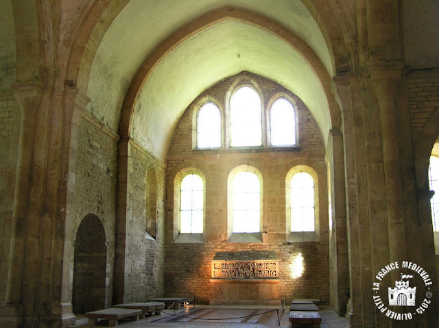 MONTBARD (21) - Abbaye de Fontenay : l'abbatiale